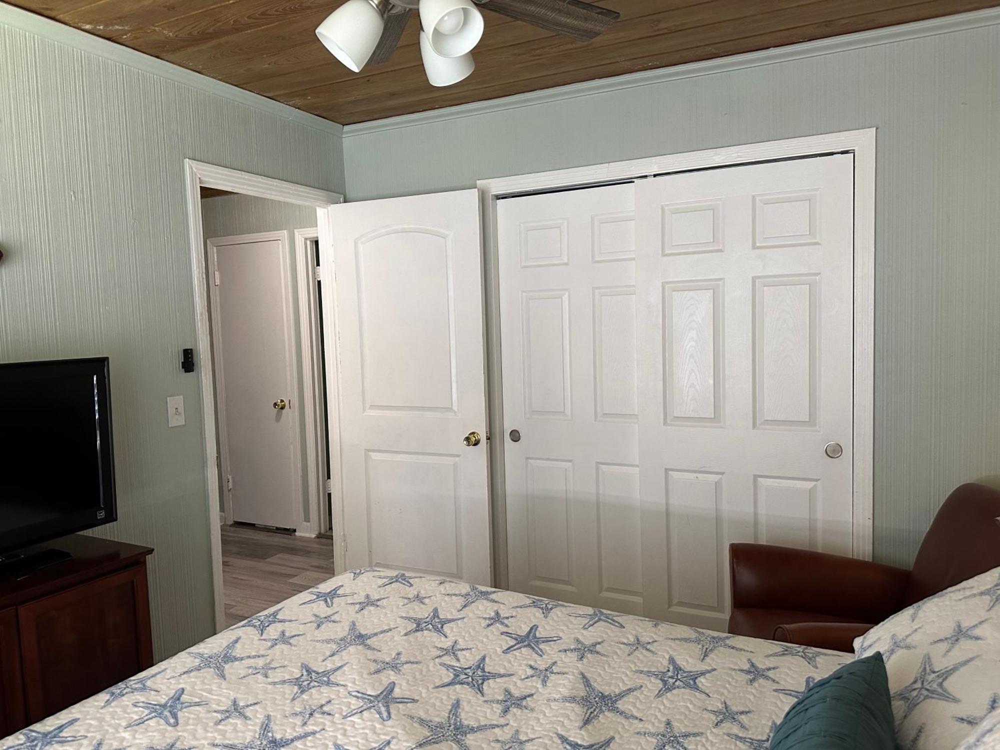 Cozy Retreat: 3-Bedroom House & Cottage with Outdoor Oasis Lake Worth Beach Exterior photo